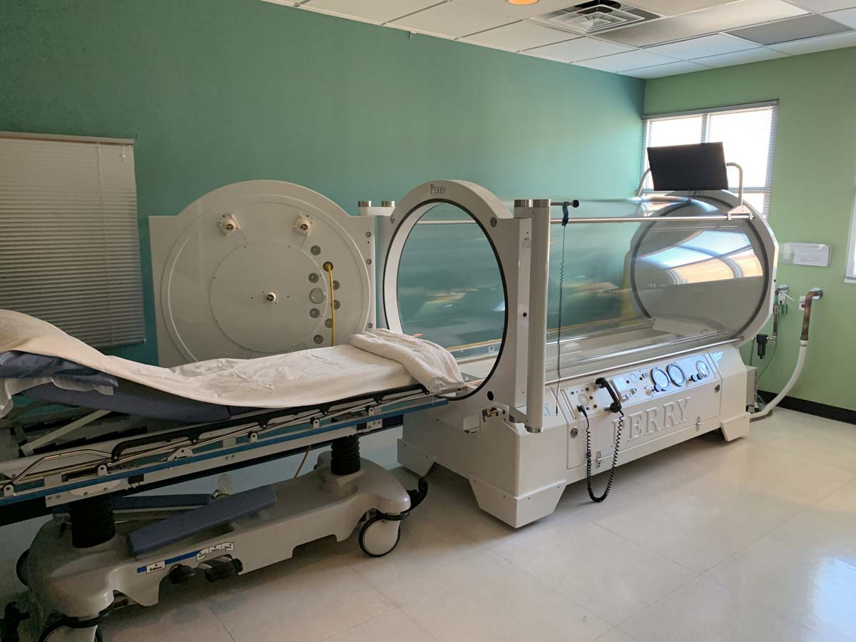 Baromedical Associates in the Dallas Metro Area offers a Hyperbaric Oxygen Therapy Chamber.